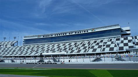 Rolex 24 gets underway at Daytona 